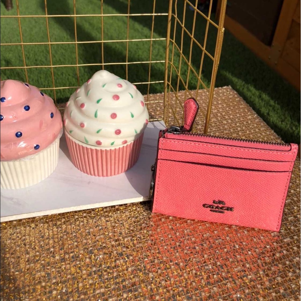 Coach coin holder😍